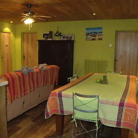 Homestay Eco-responsable Avec Piscine 6x12m Lire L'annonce Votre Svp Chateaudouble (Var)